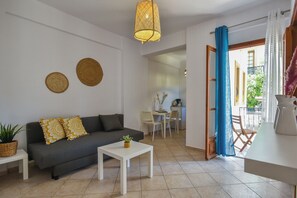 Blackout curtains, iron/ironing board, free WiFi, bed sheets - Eva Studios & Apartments (Malevizi)