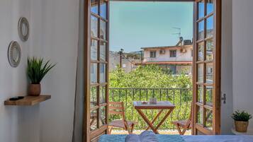 Cortinas blackout, tabla de planchar con plancha y wifi gratis