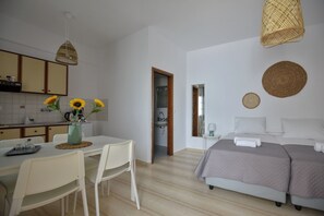 Bruser, hårtørrer, hjemmesko, håndklæder