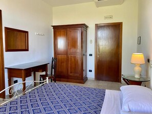 10 camere