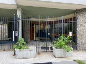 Exterior detail - Beau Studio Lumineux et Calme (Paris)