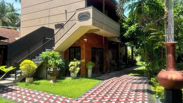 Deluxe Double or Twin Room, Garden View | Soundproofing, iron/ironing board, free WiFi