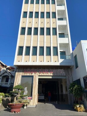 Front of property - Ngoc Son Hotel (Hai Phong)
