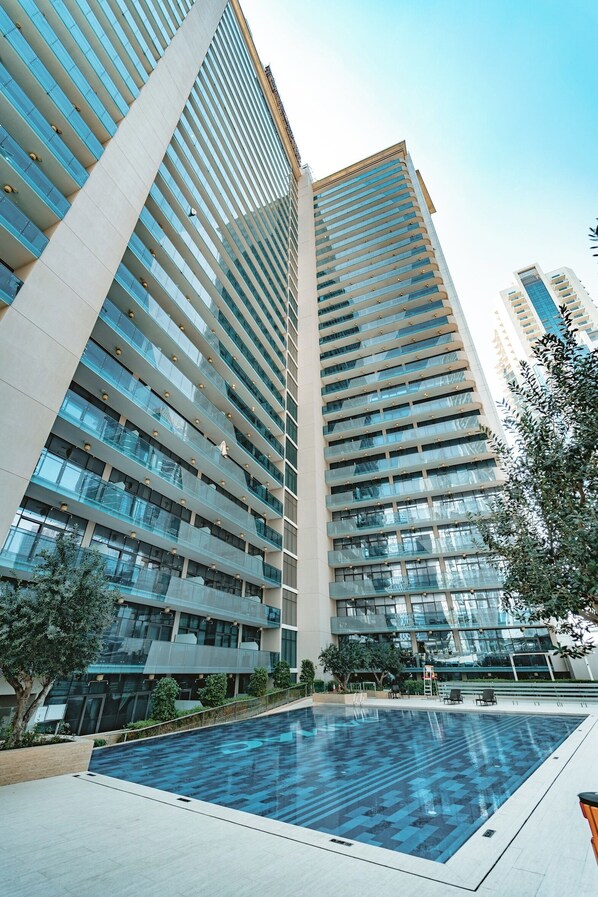 Outdoor pool - Gorgeous Studio With Balcony in Business Bay (Dubai)