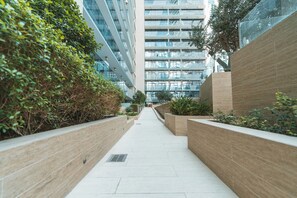 Property grounds - Gorgeous Studio With Balcony in Business Bay (Dubai)