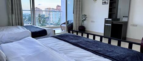 3 室のベッドルーム、アイロン / アイロン台、WiFi、ベッドシーツ