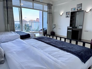 3 habitaciones, tabla de planchar con plancha, wifi y ropa de cama