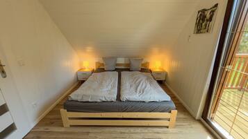 2 bedrooms, iron/ironing board, free WiFi, bed sheets