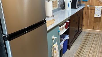 Fridge, microwave, coffee/tea maker, electric kettle