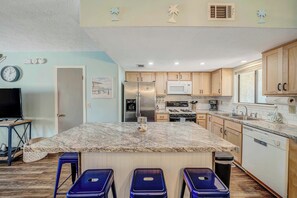 Fridge, microwave, oven, stovetop - FREE Golf+Tix! Canal Front Gulf Highlands, 5-10 Min Walk to Beach, NEW Sofas! (Panama City Beach)