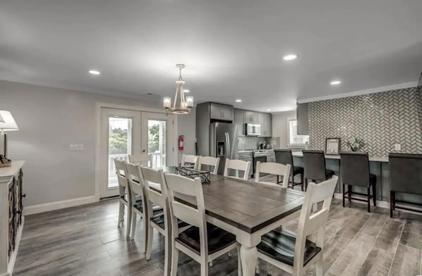 Dining - Turquoise Paradise – Beachfront & Family-Friendly Escape! (North Myrtle Beach)