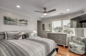 6 bedrooms, iron/ironing board, free WiFi, bed sheets - Turquoise Paradise – Beachfront & Family-Friendly Escape! (North Myrtle Beach)