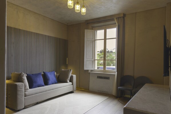 Suite | Coin séjour | TV connectée de 55 pouces avec chaînes numériques