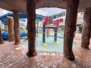 من حمّامات السباحة المغطاة، حمّام سباحة خارجي