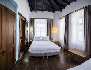 Exclusive Quadruple Room, City View (Estrella) | Egyptian cotton sheets, premium bedding, minibar, soundproofing - Casa Alegre Alaçatı (Cesme)