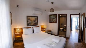 Chambre Standard, vue ville | Draps en coton égyptien, literie de qualité supérieure, minibar