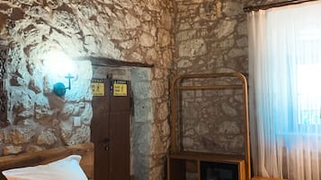 Deluxe Room, City View | 1 bedroom, Egyptian cotton sheets, premium bedding, minibar