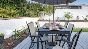 Outdoor dining - Beach House on the Playa (Redondo Beach)