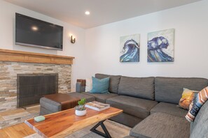 Smart TV, books, printers - Beach House on the Playa (Redondo Beach)