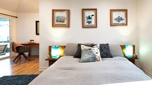 3 bedrooms, desk, iron/ironing board, free WiFi - Beach House on the Playa (Redondo Beach)