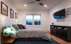 3 bedrooms, desk, iron/ironing board, free WiFi