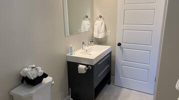 Standard Suite | Bathroom