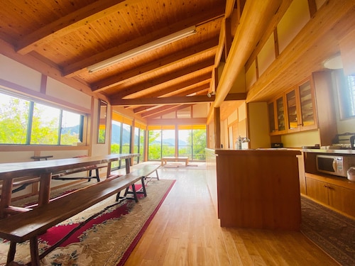 客室内のダイニングエリア