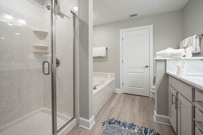Apartment, 2 Schlafzimmer | Badezimmer