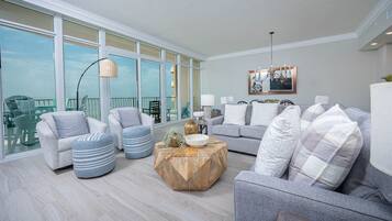 Condo, 2 Bedrooms | Living area