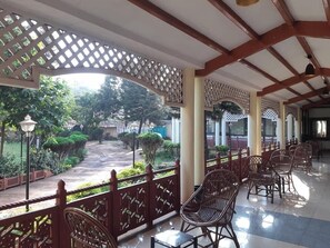 Exterior - Empires Joda  (Barbil)