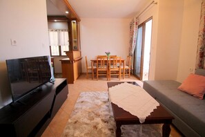Living area - Stunning Sea View 1-bed Apartment in Sarande (Sarandë)