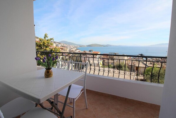 Apartment | Outdoor dining - Stunning Sea View 1-bed Apartment in Sarande (Sarandë)