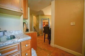 Interior - Private 1 Bedroom Apartment with Golf Course / Lakefront View & Private Entrance (Stone Mountain)