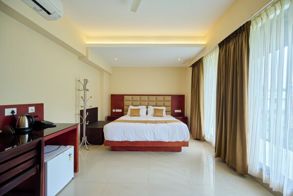 Egyptian cotton sheets, premium bedding, minibar, individually furnished