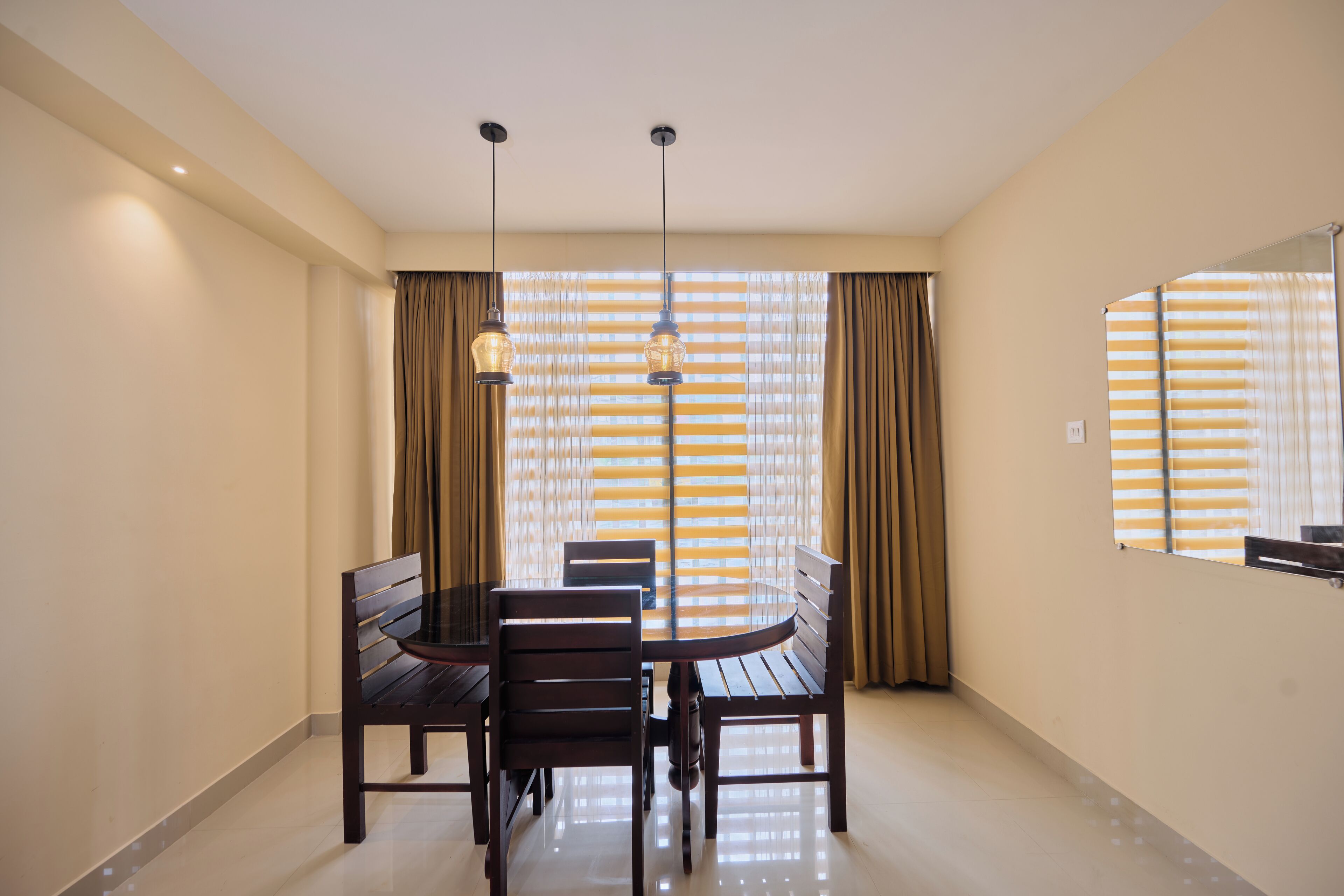 Junior Suite, Balcony, City View | Living area | 32-inch flat-screen TV with cable channels, offices