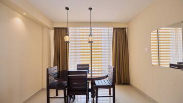 Junior Suite, Balcony, City View | Living area | 32-inch flat-screen TV with cable channels, offices