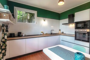 Apartment | Eigene Küche | Großer Kühlschrank, Mikrowelle, Ofen, Herdplatte