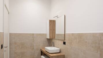 Doccia, asciugacapelli, bidet, asciugamani