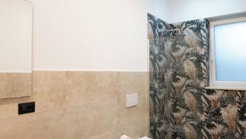 Dusche, Haartrockner, Bidet, Handtücher