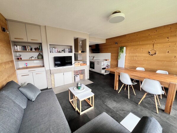 Smart TV, DVD player, books, video library