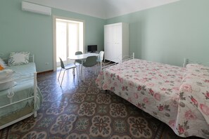 1 bedroom, bed sheets