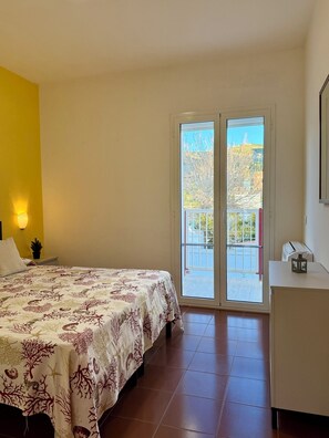 2 soverom, strykejern/-brett, wi-fi (inkludert) og sengetøy