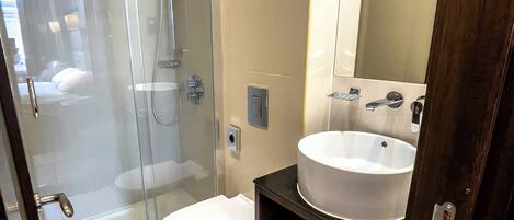 Dusche, Haartrockner, Toilettenpapier