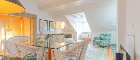 Appartement Familial, vue ville | Coin séjour | Télévision à écran plat