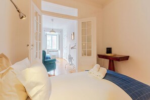 Apartamento superior | 2 quartos, edredons de pluma, individualmente decorados
