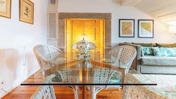 Familieleilighet, byutsikt | Oppholdsområde | Flatskjerm-TV