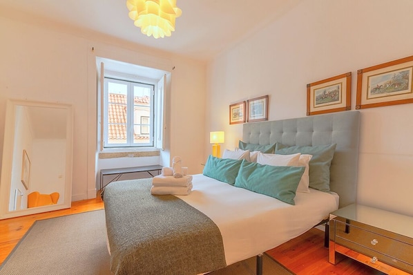 Superior Apartment | 2 bedrooms, down comforters, individually decorated