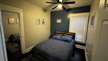 3 Schlafzimmer, Schreibtisch, Bügeleisen/Bügelbrett, kostenloses WLAN