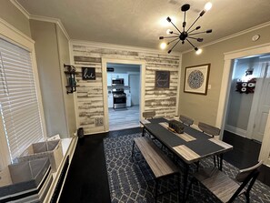 Dining - A modern, comfortable and conveniently located apartment. (Syracuse)