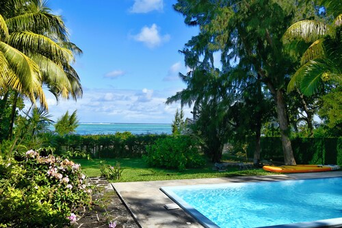 Villa Le Badamier Rose, Pied Dans L'eau, Piscine, Plage a L'infini de Riambel